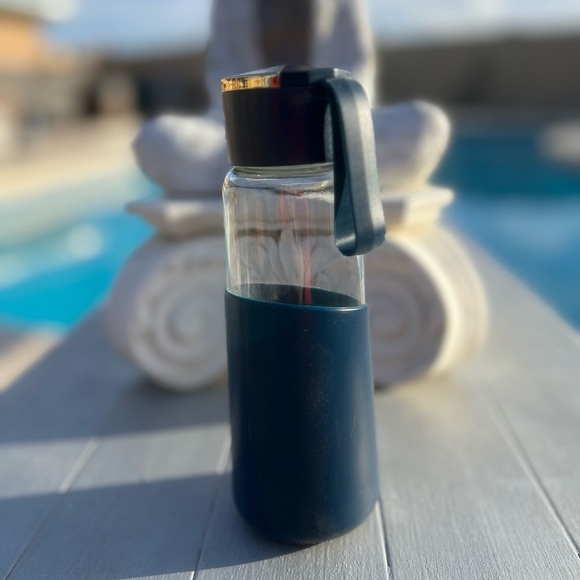 14oz Glass Water Bottle with Twist Top & Handle and Silicone Sleeve - Picture 8 of 13